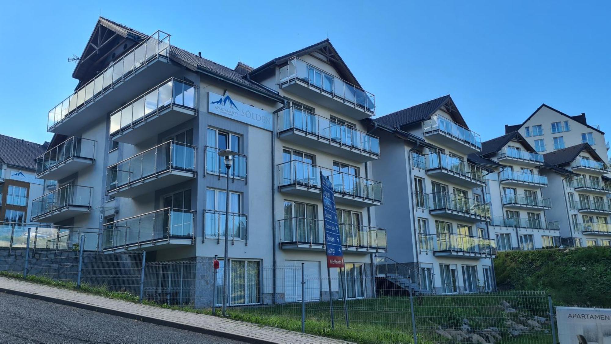 Apartamenty Czarna Gora Is 8 سيينا المظهر الخارجي الصورة